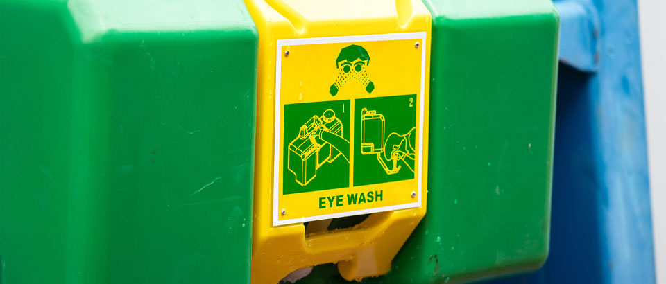 eye wash station with a label that says eye wash station
